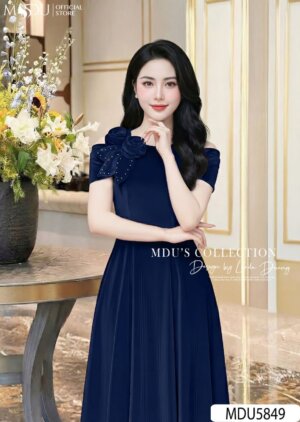 Alternative view of Váy Thiết Kế MDU5849 Nhung Hàn Xanh Navy Dáng Xòe Midi Hoa Vai Đính Đá Sang Trọng