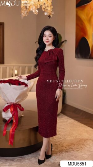 Váy Thiết Kế MDU5851 Nhũ Dệt Kim Sa Đỏ Đô Dáng Ôm Midi Cổ Đá Đính Vai Bồng Quyến Rũ