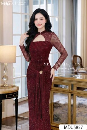 Alternative view of Váy Thiết Kế MDU5857 Nhung Đỏ Đô Dáng Ôm Midi Cổ Cao Khoét Ngực Đính Đá Quyến Rũ
