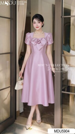 Alternative view of Váy Thiết Kế MDU5904 Hồng Phấn Ngọt Ngào Thanh Lịch Sang Trọng, Tỏa Sáng Mọi Khoảnh Khắc