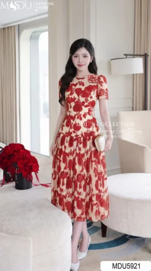 Alternative view of Váy Thiết Kế MDU5921 Tơ Óng Hàn Kem Hoa Đỏ Ngọt Ngào, Nổi Bật Và Thanh Lịch