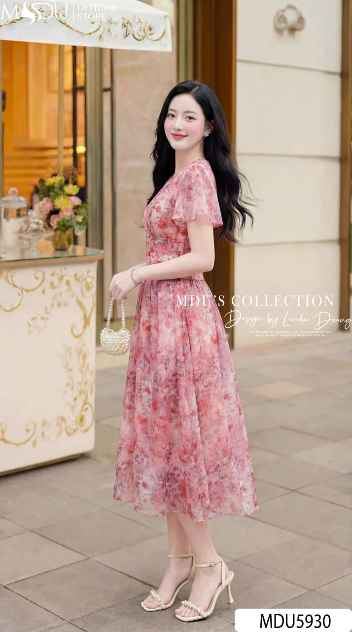 Váy Thiết Kế MDU5930 Hồng Họa Tiết Rực Rỡ, Nữ Tính Và Bay Bổng Đầy Cuốn Hút 4 Váy Thiết Kế MDU5930 Hồng Họa Tiết Rực Rỡ, Nữ Tính Và Bay Bổng Đầy Cuốn Hút - Ảnh 3