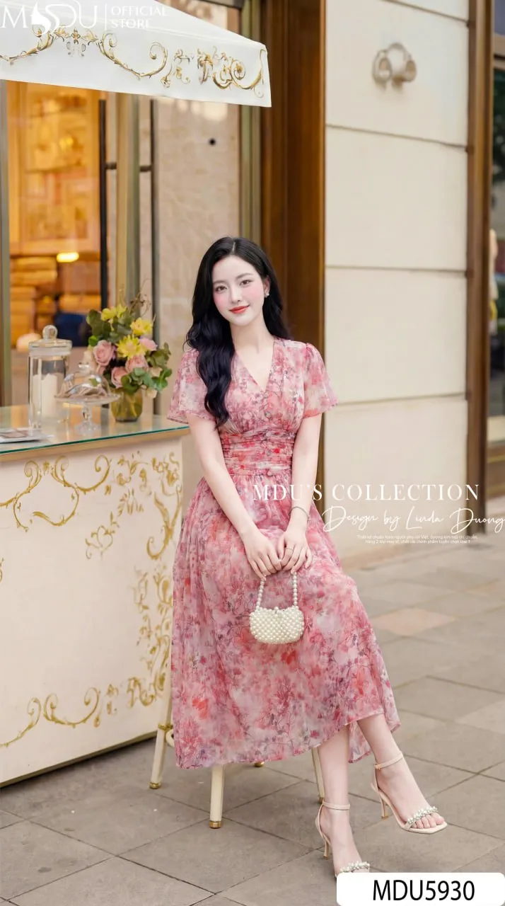 Váy Thiết Kế MDU5930 Hồng Họa Tiết Rực Rỡ, Nữ Tính Và Bay Bổng Đầy Cuốn Hút 5 Váy Thiết Kế MDU5930 Hồng Họa Tiết Rực Rỡ, Nữ Tính Và Bay Bổng Đầy Cuốn Hút - Ảnh 4