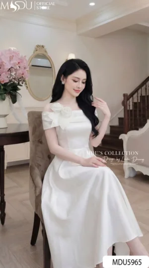 Alternative view of Váy Thiết Kế MDU5965 Lụa Vân Trắng Tinh Khôi Thanh Lịch, Tinh Tế Và Đầy Cuốn Hút