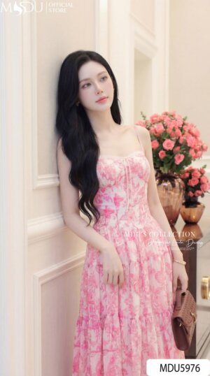 Alternative view of Váy Thiết Kế MDU5976 Hồng Họa Tiết Nữ Tính Bay Bổng, Quyến Rũ Và Tinh Tế