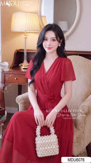 Alternative view of Váy Liền MDU6076 Tơ Óng Hàn Đỏ Đô Dáng Xòe Thanh Lịch, Điểm Hoa Cuốn Thủ Công Tinh Tế