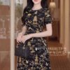 Váy Thiết Kế MDU6128 – Lụa Viscose Đen Họa Tiết, Hoa Thủ Công Đính Cổ Tinh Tế 13 Keep the models 202603281053 Mdu Fashion