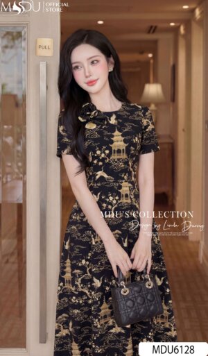 Alternative view of Váy Thiết Kế MDU6128 – Lụa Viscose Đen Họa Tiết, Hoa Thủ Công Đính Cổ Tinh Tế