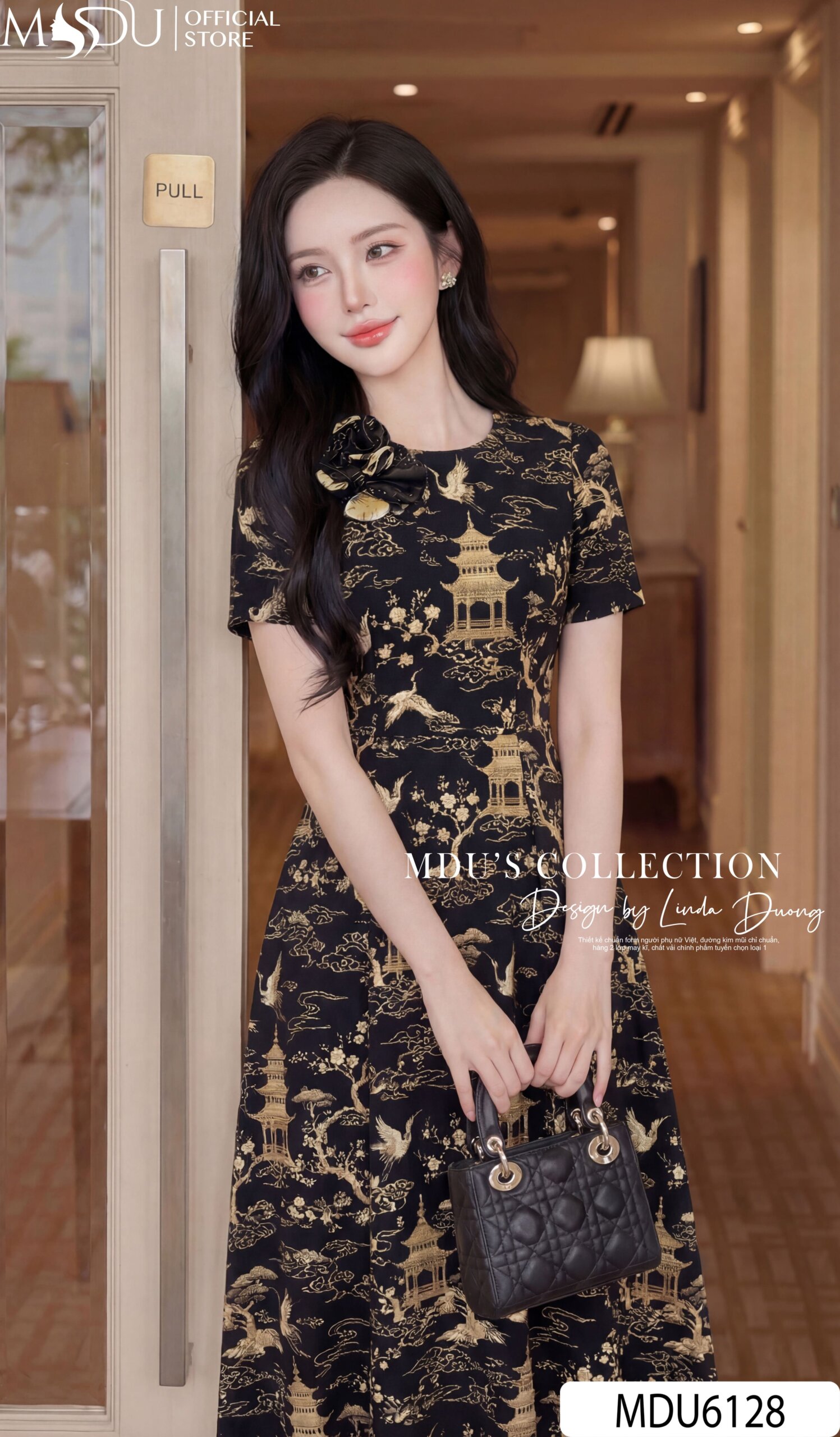 Váy Thiết Kế MDU6128 – Lụa Viscose Đen Họa Tiết, Hoa Thủ Công Đính Cổ Tinh Tế 28 Váy Thiết Kế MDU6128 – Lụa Viscose Đen Họa Tiết, Hoa Thủ Công Đính Cổ Tinh Tế