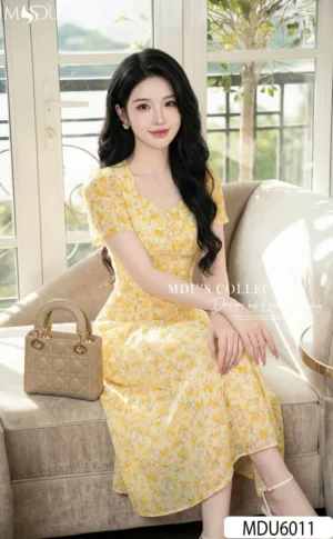 Alternative view of Váy Thiết Kế MDU6011 Tơ Óng Hàn Vàng Họa Tiết Dáng Xòe Cổ Vuông Tim Cúc Ngọc Thanh Lịch