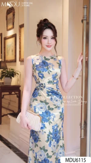 Alternative view of Váy Thiết Kế MDU6115 Lụa Satin Trắng Ngà Họa Tiết Hoa Xanh Dáng Đuôi Cá Nhún Eo Hoa Cuốn Thủ Công