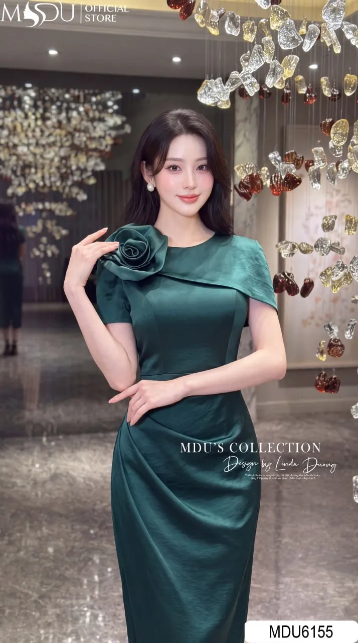 Váy Thiết Kế MDU6155 Lụa Twist Satin Xanh Cổ Vịt Dáng Ôm Xẻ Tà Hoa Cuốn Thủ Công Sang Trọng 4 Váy Thiết Kế MDU6155 Lụa Twist Satin Xanh Cổ Vịt Dáng Ôm Xẻ Tà Hoa Cuốn Thủ Công Sang Trọng - Ảnh 2