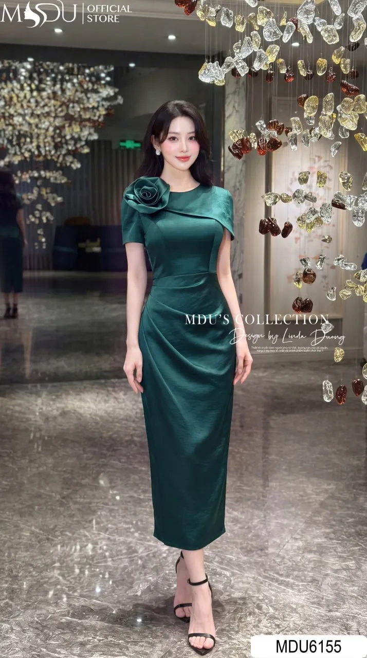 Váy Thiết Kế MDU6155 Lụa Twist Satin Xanh Cổ Vịt Dáng Ôm Xẻ Tà Hoa Cuốn Thủ Công Sang Trọng