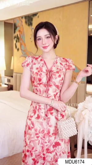 Alternative view of Váy Thiết Kế MDU6174 Mango Ý Đỏ Họa Tiết Dáng Xòe Tay Bồng Dây Buộc Nơ Cổ Thanh Lịch