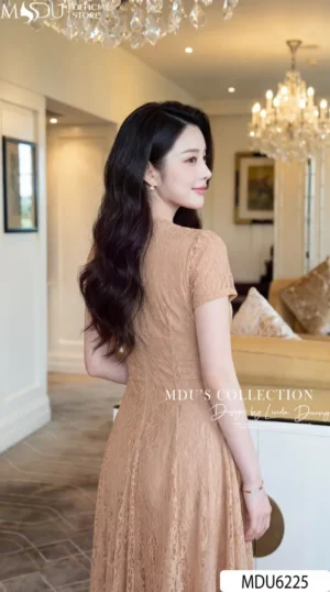 Alternative view of Váy Thiết Kế MDU6225 Ren Nổi Nude Dáng Dài Tùng Xòe Phối Lưới Ngực Tay Bồng Sang Trọng