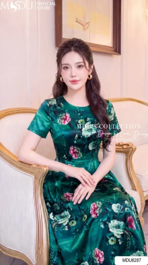 Alternative view of Váy Thiết Kế MDU6287 Lụa Twist Satin Xanh Họa Tiết Dáng Xòe Tay Bồng Chiết Ly Eo Tôn Dáng