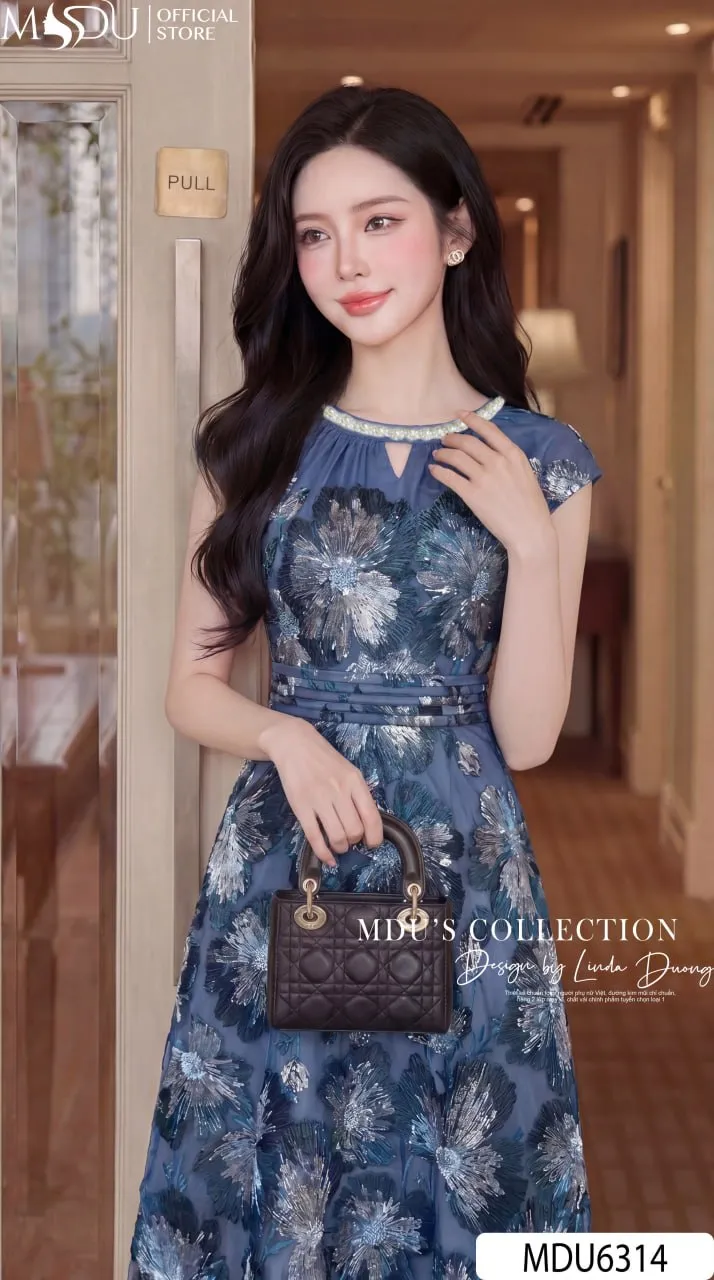 Váy Thiết Kế MDU6314 Tơ Óng Hàn Xanh Coban Họa Tiết Hoa Chiết Ly Eo Cổ Dây Ngọc Sang Trọng 5 Váy Thiết Kế MDU6314 Tơ Óng Hàn Xanh Coban Họa Tiết Hoa Chiết Ly Eo Cổ Dây Ngọc Sang Trọng - Ảnh 3