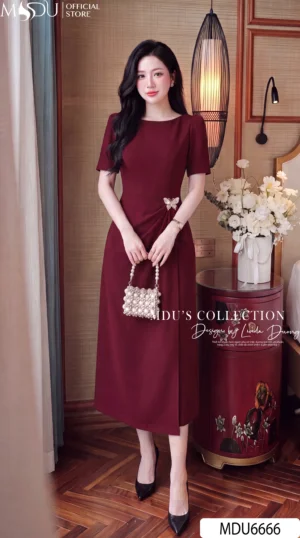 Váy Thiết Kế MDU6666 – Gold Nhật Đỏ Đô, Dáng Suông Chiết Ly Eo Thanh Lịch