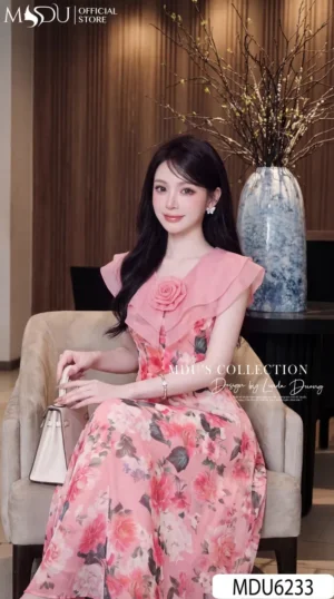 Alternative view of Váy Thiết Kế MDU6233 Tơ Óng Hàn Cao Cấp Sắc Hồng Họa Tiết, Bay Bổng Và Yêu Kiều Như Một Nàng Thơ