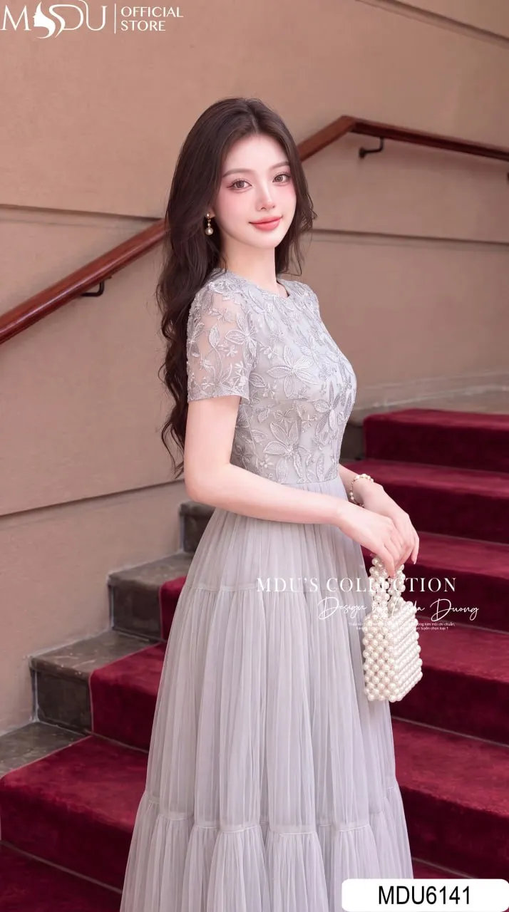 Váy Thiết Kế MDU6141 Ren Nổi Phối Voan Lưới Xám Khói, Bồng Bềnh Và Kiêu Sa Như Một Nàng Thơ 7 Váy Thiết Kế MDU6141 Ren Nổi Phối Voan Lưới Xám Khói, Bồng Bềnh Và Kiêu Sa Như Một Nàng Thơ - Ảnh 5