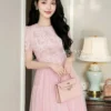 Váy Thiết Kế MDU6142 Ren Nổi Phối Voan Lưới Hồng Tiểu Thư, Bồng Bềnh Và Kiêu Kỳ Đầy Cuốn Hút 13 photo 2026 09 11 16 41 20 3 11zon Mdu Fashion
