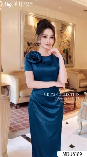 Alternative view of Váy Thiết Kế MDU6189 Lụa Twist Satin Xanh Navy Ánh Teal Sang Trọng, Kiêu Sa Và Cuốn Hút Trong Từng Đường Nét