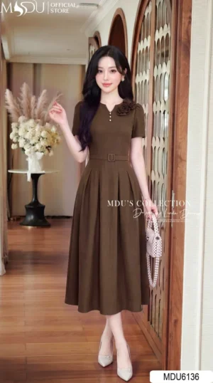 Váy Liền MDU6136 – Nâu Sang Trọng, Tinh Tế Với Hoa Cuốn Thủ Công