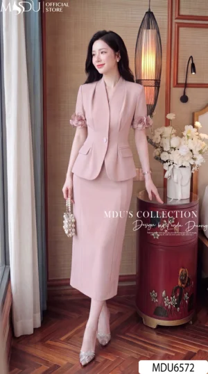 Alternative view of Set Thiết Kế MDU6572 – Twill Nhật Hồng Phấn, Áo Vest Phối Chân Váy Bút Chì Thanh Lịch