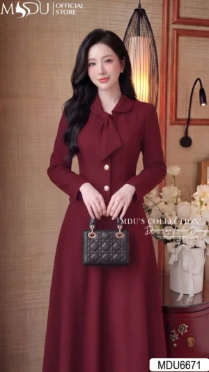 Alternative view of Set Thiết Kế MDU6671 – Gold Nhật Đỏ Đô, Nơ Cổ Phối Cúc Ánh Kim Sang Trọng