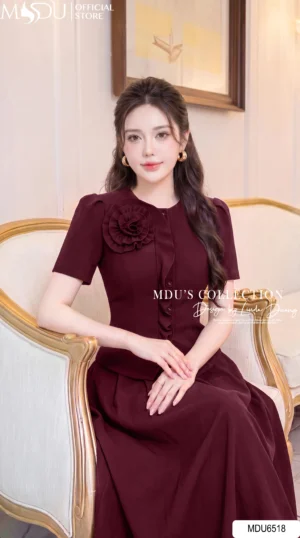 Alternative view of Set Thiết Kế MDU6518 – Chéo Nhật Đỏ Rượu Vang, Áo Peplum Phối Hoa Thủ Công