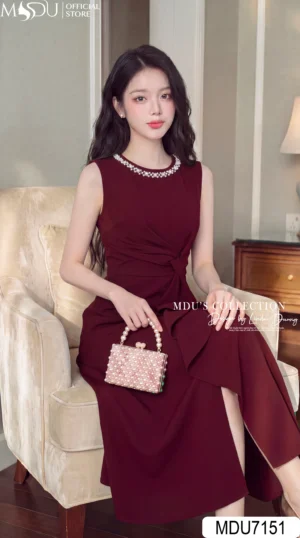 Alternative view of Váy Thiết Kế MDU7151 – Gold Nhật Đỏ Vang, Cổ Đính Cườm Sang Trọng