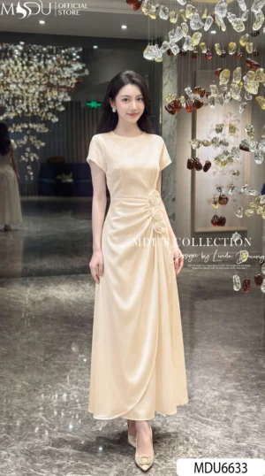 Alternative view of Váy Thiết Kế MDU6633 – Twist Satin Kem, Phối Hoa Thủ Công Đính Eo