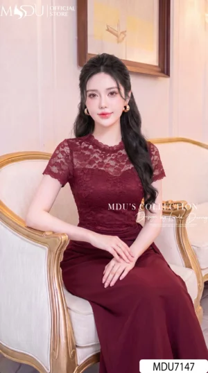 Alternative view of Váy Thiết Kế MDU7147 – Ren Nổi Phối Xleo Hàn Đỏ Sang Trọng, Eo Ly Rúm Tôn Dáng