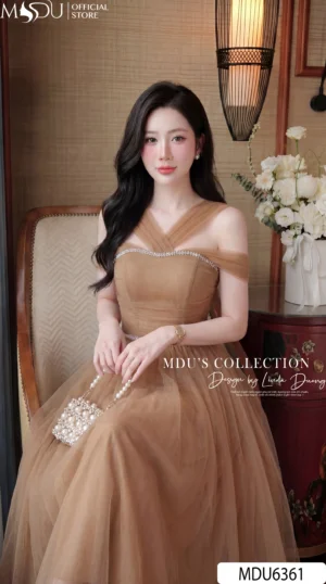 Alternative view of Váy Thiết Kế MDU6361 Voan Tơ Nâu Dáng Xòe Sang Trọng Phối Cổ Chéo Trễ Vai Đính Dây Đá