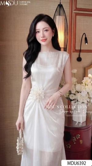 Alternative view of Váy Thiết Kế MDU6392 – Tơ Óng Hàn Trắng Thanh Lịch, Điểm Hoa Cài Liền Tinh Tế