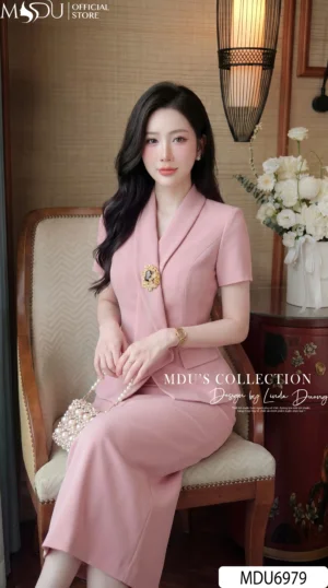 Alternative view of Set Thiết Kế MDU6979 Gold Nhật Hồng Ngọt Ngào, Dáng Vest Thanh Lịch Phối Chân Váy Bút Chì