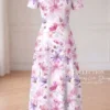 Váy Thiết Kế MDU6524 – Twist Satin Trắng, Hoa Cúc Hồng Tím Phối Hoa Cuốn Thủ Công 17 Put dress onto image remove 202607131033 1 11zon Mdu Fashion