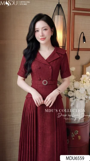 Alternative view of Váy Thiết Kế MDU6559 – Dạ Premium Đỏ Rượu Vang, Cổ Cách Điệu Phối Đai Liền Eo