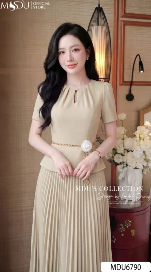 Alternative view of Váy Thiết Kế MDU6790 – Gold Hàn Kem Nude, Phối Đai Xích Hoa Ánh Vàng Rời