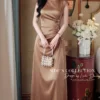 Váy Thiết Kế MDU6624 – Twist Satin Nâu, Nhún Eo Phối Hàng Ngọc Đính Thủ Công 2 Replacing model outfit with refe… 202608251141 7 Mdu Fashion