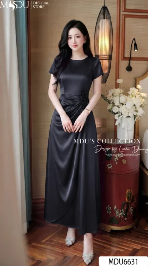 Váy Thiết Kế MDU6631 – Twist Satin Đen, Hoa Thủ Công Phối Tùng Cách Điệu Sang Trọng