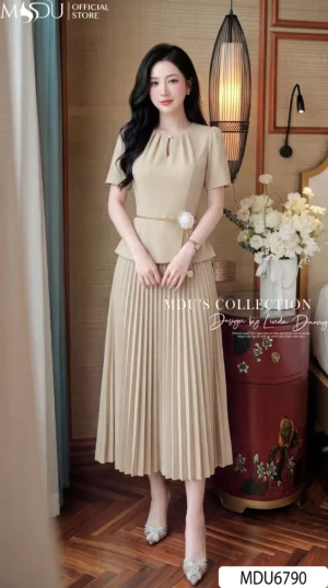 Váy Thiết Kế MDU6790 – Gold Hàn Kem Nude, Phối Đai Xích Hoa Ánh Vàng Rời