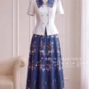 Set Thiết Kế MDU6729 – Chéo Tuyết Phối Tơ Óng Hàn Xanh Navy, Họa Tiết Hoa Cỏ Thanh Lịch 16 Thay vay anh hai manocanh 202608240836 1 Mdu Fashion