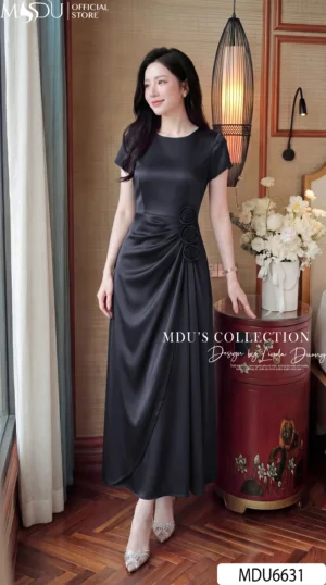 Alternative view of Váy Thiết Kế MDU6631 – Twist Satin Đen, Hoa Thủ Công Phối Tùng Cách Điệu Sang Trọng