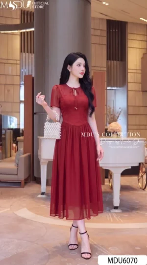 Alternative view of Váy Thiết Kế MDU6070 Tơ Óng Hàn Sắc Đỏ Phối Ren Nổi, Quyến Rũ Và Quý Phái Đầy Cuốn Hút