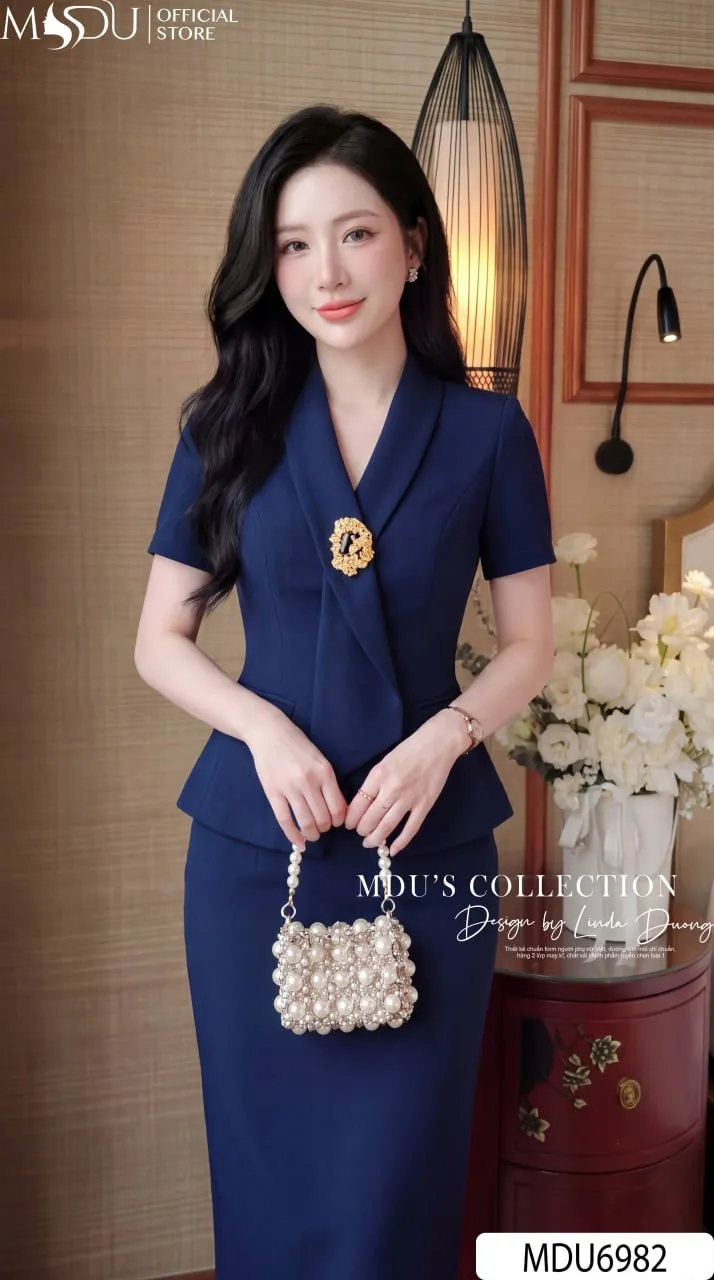 Set Thiết Kế MDU6982 Gold Nhật Xanh Navy, Áo Vest Cách Điệu Phối Chân Váy Bút Chì Sang Trọng 6 Set Thiết Kế MDU6982 Gold Nhật Xanh Navy, Áo Vest Cách Điệu Phối Chân Váy Bút Chì Sang Trọng - Ảnh 4
