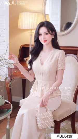 Alternative view of Váy Thiết Kế MDU6439 Set Ren Hoa Nổi Phối Lụa Twist Satin Thanh Lịch, Nữ Tính