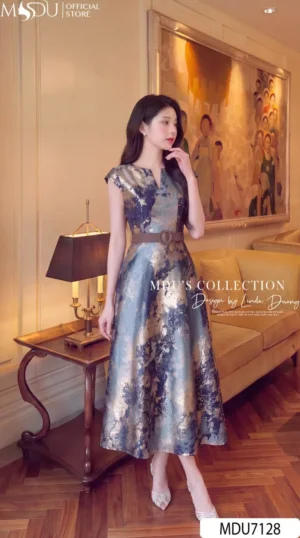 Alternative view of Váy Thiết Kế MDU7128 Lụa Twist Satin Hoa Xanh Navy Phối Vàng Đồng, Thanh Lịch Và Quý Phái